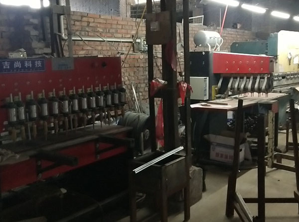 四川倉(cāng)儲(chǔ)貨架廠區(qū)生產(chǎn)設(shè)備